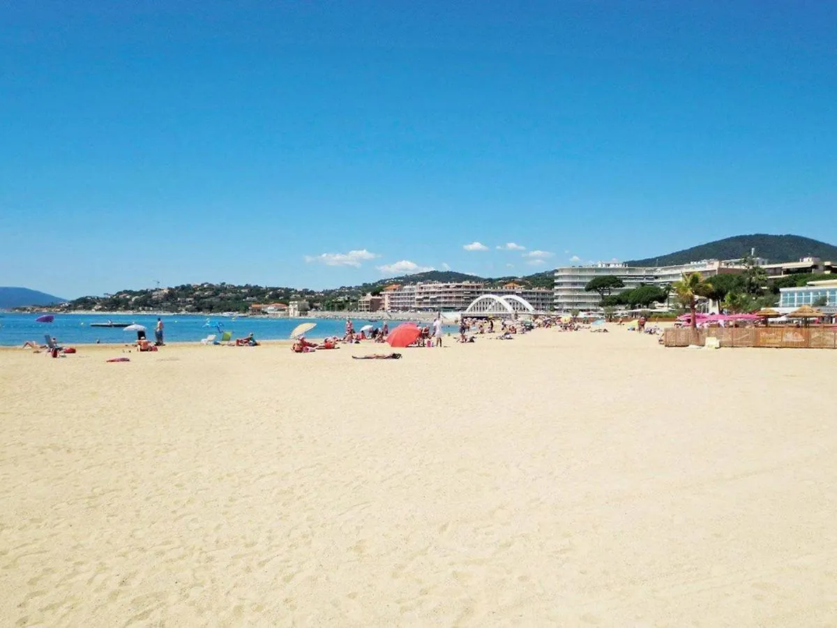 Apartment Sainte-Maxime : Studio Cabine Avec Piscine, Parking, Climatisation Et Terrasse - Fr-1-226-294