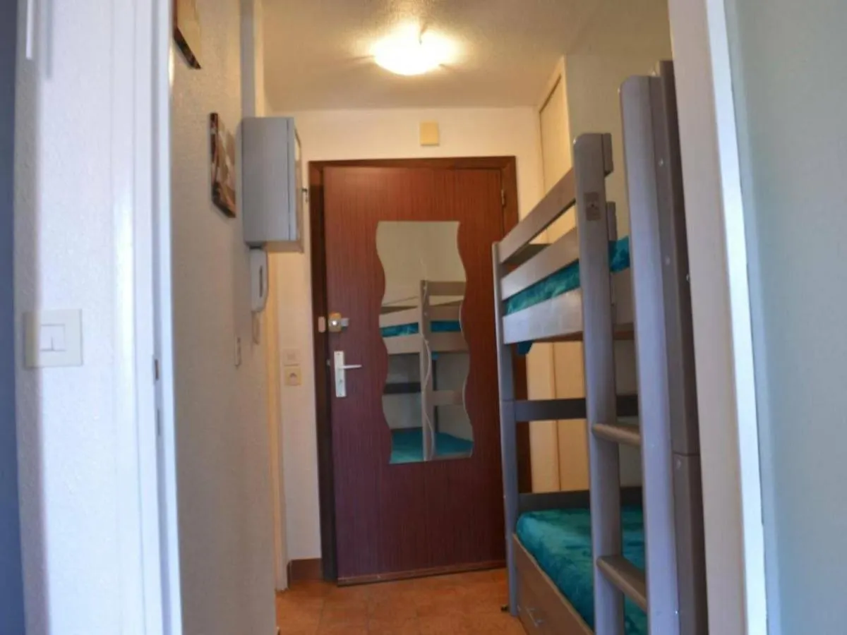 Sainte-Maxime : Studio Cabine Avec Piscine, Parking, Climatisation Et Terrasse - Fr-1-226-294