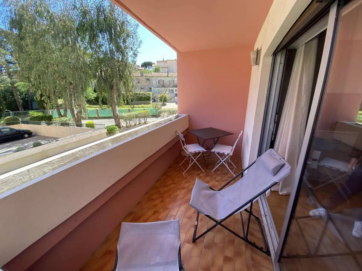 Sainte-Maxime : Studio Cabine Avec Piscine, Parking, Climatisation Et Terrasse - Fr-1-226-294 0*,  France