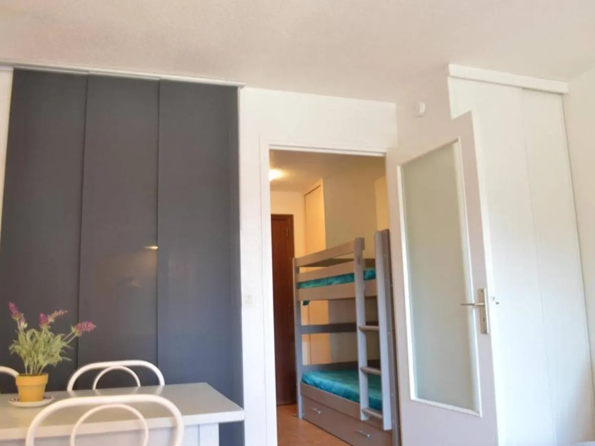 Sainte-Maxime : Studio Cabine Avec Piscine, Parking, Climatisation Et Terrasse - Fr-1-226-294 Apartment