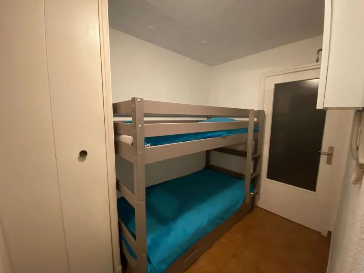 Apartment Sainte-Maxime : Studio Cabine Avec Piscine, Parking, Climatisation Et Terrasse - Fr-1-226-294